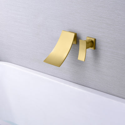 Geborsteld gouden wandmontage badkuipkraan met watervaluitloop