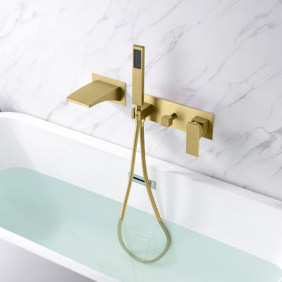 Geborsteld gouden wandmontage badkraan met handdouche, watervaluitloop met sproeier en ventiel